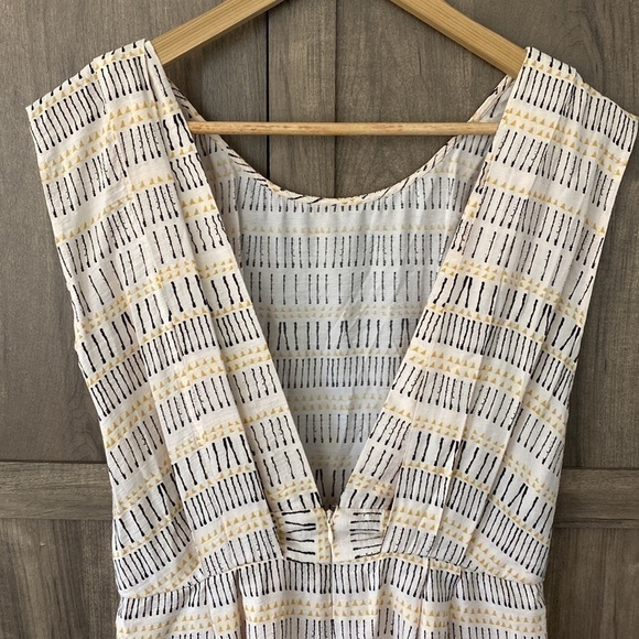 BCBGENERATION Open Back Dress Size 6 - Picture 7 of 15